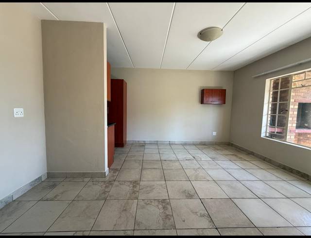 2 BEDROOM APARTMENT FOR SALE IN WATERVAL EAST